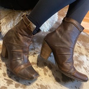 Gorgeous Funky Leather Square Toed Ankle Boots Handmade in Portugal